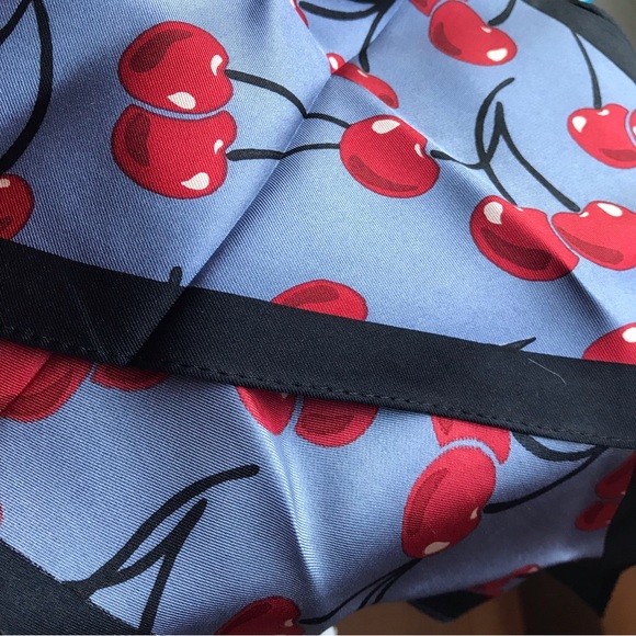 🍒 Coach Cherry Swirl Print Silk Blue/Red - Picture 6 of 9